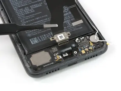 Замена межплатного шлейфа с разъемом зарядки на Huawei P20 Pro (CLT-L29)