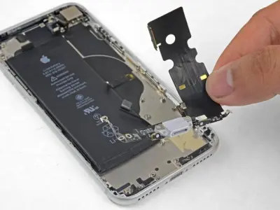 Замена шлейфа на разъем зарядки на Apple iPhone 8
